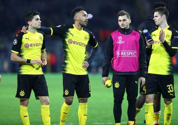 Dienstag 21.11.2017, Saison 2017 2018, UEFA Champions League, 5. Spieltag im Dortmunder Signal Iduna Park, BVB 09 Borussia Dortmund - Tottenham Hotspur, Enttäuschung der Dortmunder Spieler nach Abpfiff: Marc Bartra Aregall (BVB), Pierre-Emerick Aubameyang (BVB), Maximilian Philipp (BVB) und Julian Weigl (BVB), v.l.
