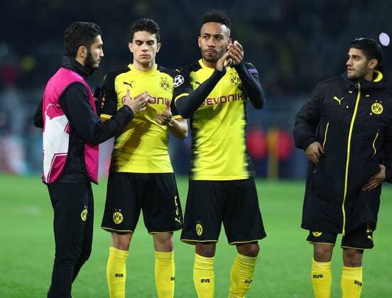 Dienstag 21.11.2017, Saison 2017 2018, UEFA Champions League, 5. Spieltag im Dortmunder Signal Iduna Park, BVB 09 Borussia Dortmund - Tottenham Hotspur, Enttäuschung der Dortmunder Spieler nach Abpfiff: Nuri Sahin (BVB), Marc Bartra Aregall (BVB), Pierre-Emerick Aubameyang (BVB) und Mahmoud Dahoud (BVB), v.l.