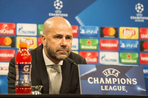 Fußball: Champions League, Saison 2017 2018, 5. Spieltag, Borussia Dortmund - Tottenham Hotspurs am 21.11.2017 im Signal Iduna Park in Dortmund (Nordrhein Westfalen). Dortmunds Trainer Peter Bosz sitzt bei der Pressekonferenz Copyright: xKirchner DavidxInderliedx
