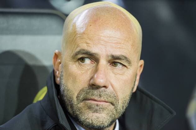 Fußball: Champions League, Saison 2017 2018, 5. Spieltag, Borussia Dortmund - Tottenham Hotspurs am 21.11.2017 im Signal Iduna Park in Dortmund (Nordrhein Westfalen). Dortmunds Trainer Peter Bosz sitzt auf der Auswechselbank. Copyright: xKirchner DavidxInderliedx
