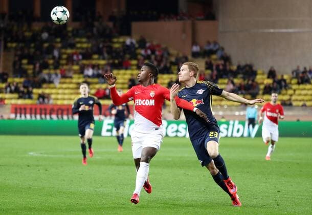 AS Monaco - RB Leipzig Fussball Champions League Monaco, 21.11.2017, Stade Louis II, Fussball, Champions League, Gruppe G, 5. Spieltag , AS Monaco vs. RB Leipzig 1:4 (1:4) , Im Bild v.l.: Keita BaldŽ (14, Monaco) und Marcel Halstenberg (23, Leipzig). ,