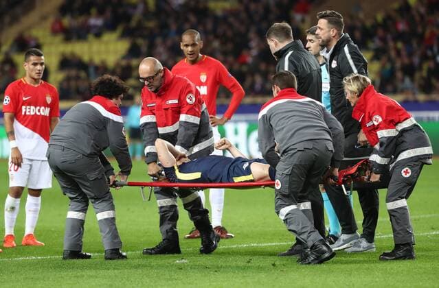 AS Monaco - RB Leipzig Fussball Champions League Monaco, 21.11.2017, Stade Louis II, Fussball, Champions League, Gruppe G, 5. Spieltag , AS Monaco vs. RB Leipzig , Im Bild: Marcel Sabitzer (7, Leipzig) wird verletzt vom Platz getragen, musste ausgewechselt werden. ,