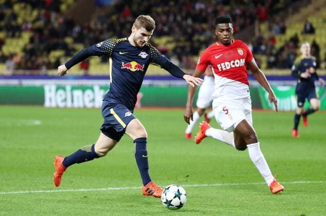 AS Monaco - RB Leipzig Fussball Champions League Monaco, 21.11.2017, Stade Louis II, Fussball, Champions League, Gruppe G, 5. Spieltag , AS Monaco vs. RB Leipzig 1:4 (1:4) , Im Bild v.l.: Timo Werner (11, Leipzig) und Jemerson (5, Monaco). ,