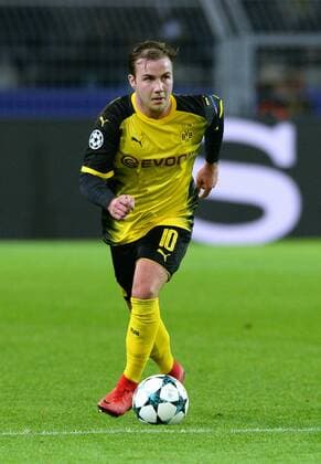 Fussball, UEFA Champions League, Herren, Saison 2017 2018, Gruppe H, 5. Spieltag, Signal Iduna Park Dortmund, Bor. Dortmund (gelb) - Tottenham Hotspur FC (weiss) 1:2; Mario Götze (BVB). Aktion, Einzelbild, Freisteller.