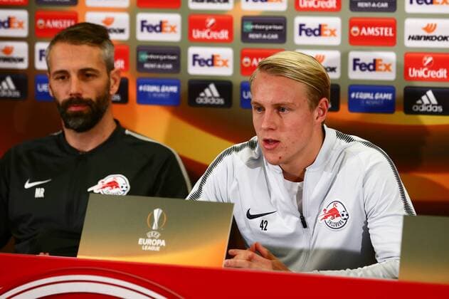 SOCCER - EL, RBS vs Vitoria, preview SALZBURG,AUSTRIA,22.NOV.17 - SOCCER - UEFA Europa League, Red Bull Salzburg vs Vitoria Guimaraes SC, preview, press conference PK Pressekonferenz of RBS. Image shows Xaver Schlager (RBS). GEPAxpictures xFelixxRoittner