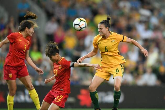 November 22, 2017 - Melbourne, Victoria, Australia - CHLOE LOGARZO (6) of Australia heads the ball during an International Friendly Länderspiel match between the Australian Matildas and China PR at AAMI Stadium in Melbourne, Australia. 2017 Soccer - Australia 3:0 China PR - ZUMAl303 20171122_zaf_l303_006 Copyright: xSydneyxLowx