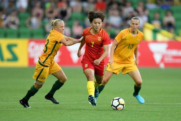 November 22, 2017 - Melbourne, Victoria, Australia - WANG SHUANG (7) of China PR runs with the ball during an International Friendly Länderspiel match between the Australian Matildas and China PR at AAMI Stadium in Melbourne, Australia. 2017 Soccer - Australia 3:0 China PR - ZUMAl303 20171122_zaf_l303_019 Copyright: xSydneyxLowx