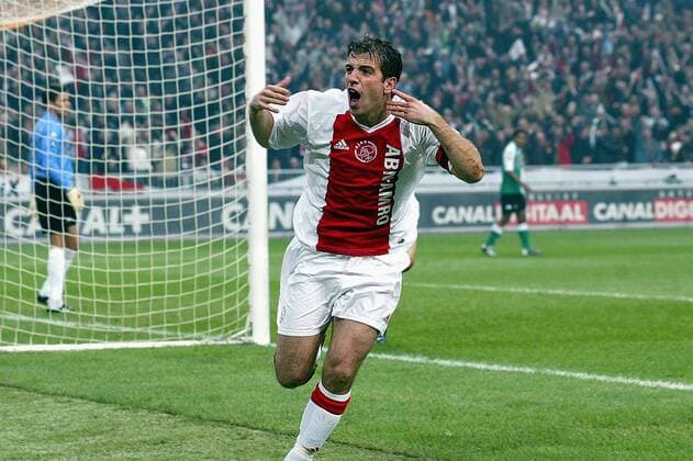 seizoen 2003 2004 , amsterdam 30-11-2003 ajax - feyenoord 2-0 . rafael van der vaart scoort het doelpunt van het jaar met een hakbal ajax - feyenoord