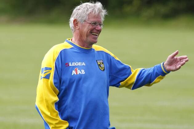voetbal eredivisie vitesse seizoen eerste training 2009-2010 22-06-2009 jan jongbloed heeft pret eerste training vitesse