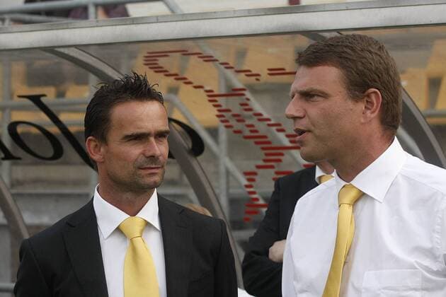 deventer voetbal jupiler leaque go ahead-omniworld seizoen 2009-2010 07-08-2009 marc overmars is in gesprek met andries ulderink go ahead - omniworld