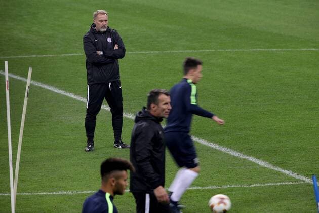 SOCCER - EL, Milan vs A.Wien, preview MILAN,ITALY,22.NOV.17 - SOCCER - UEFA Europa League, AC Milan vs FK Austria Wien, preview, training of A.Wien. Image shows head coach Thorsten Fink (A.Wien). GEPAxpictures xAndreasxPranter