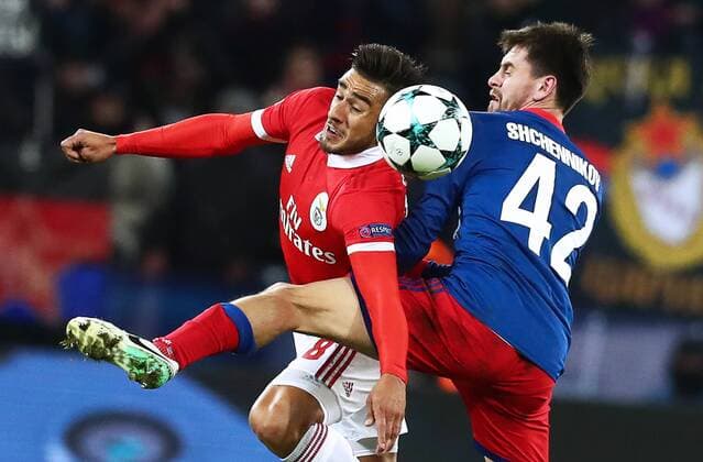 MOSCOW, RUSSIA â€“ NOVEMBER 22, 2017: Benfica Lisbonâ€™s Eduardo Salvio (L) and CSKA Moscow s Georgy Shchennikov in their 2017 18 UEFA Champions League Group A Round 5 football match at VEB Arena. Stanislav Krasilnikov TASS  TS06A2DC