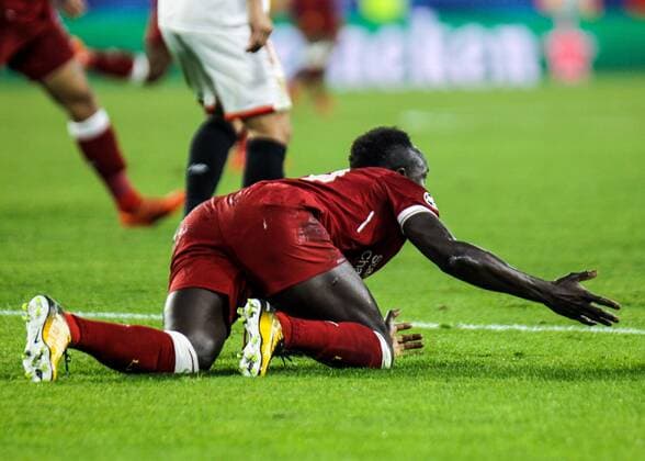 21st November 2017, Ramon Sanchez Pizjuan, Seville, Spain; UEFA Champions League, Seville versus Liverpool; Sadio Man& xe9; of Liverpool on the deck after a hard challenge from Geis of Seville  ActionPlus11954687