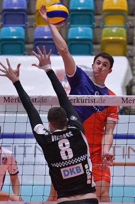 22.11.2017, xtkx, Volleyball Herren, United Volleys Frankfurt - Berlin Recycling Volleys, emspor, v.l. Lorenz Karltzek (United Volleys) , Graham Vigrass (Berlin) , Frankfurt