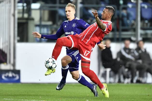 Anderlecht s Lukasz Teodorczyk and Bayern s Jerome Boateng fight for the ball during a soccer match between Belgian club RSC Anderlecht and German team FC Bayern Munchen, Wednesday 22 November 2017 in Brussels, game five out of six in the group stage (Group B) of the UEFA Champions League competition. YORICKxJANSENS  x05206614x