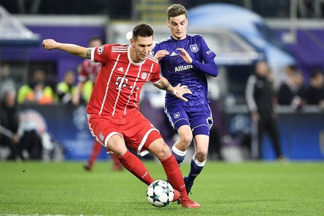Bayern s Niklas Sule and Anderlecht s Pieter Gerkens fight for the ball during a soccer match between Belgian club RSC Anderlecht and German team FC Bayern Munchen, Wednesday 22 November 2017 in Brussels, game five out of six in the group stage (Group B) of the UEFA Champions League competition. YORICKxJANSENS  x05206621x