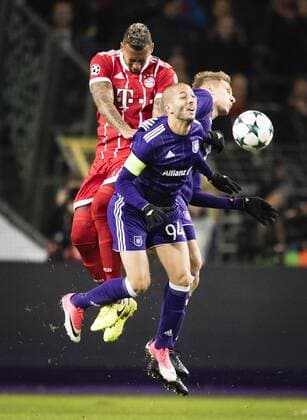 Anderlecht, 22.11.2017, Constant-Vanden-Stock Jerome Boateng (FCB), Sofiane Hanni, Lukasz Teodorczyk (RSC) RSC Anderlecht - FC Bayern München