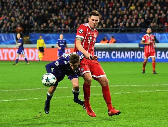 22.11.2017, xjhx, Fussball Champions League, RSC Anderlecht - FC Bayern Muenchen emspor, v.l. Pieter Gerkens (RSC Anderlecht), Niklas Suele (FC Bayern Muenchen) Anderlecht