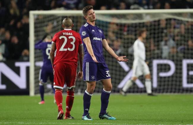 Anderlecht s Leander Dendoncker look dejected during a soccer match between Belgian club RSC Anderlecht and German team FC Bayern Munchen, Wednesday 22 November 2017 in Brussels, game five out of six in the group stage (Group B) of the UEFA Champions League competition. VIRGINIExLEFOUR  x05206669x