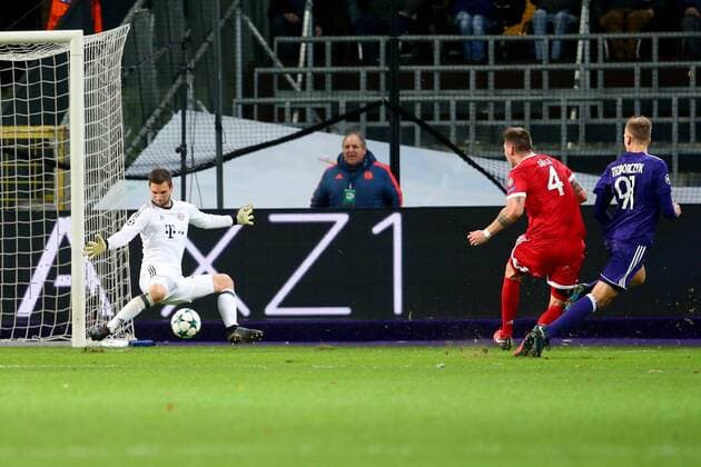 Torwart Sven Ulreich (FC Bayern Muenchen 26) haelt den Schuss von Lukasz Teodorczyk ( RSC Anderlecht 91 ) Mitte h4 , RSC Anderlecht vs. FC Bayern Muenchen, Champions League, Fussball, 22.11.2017, Anderlecht Copyright: xLanger Eibner-Pressefotox EP_HLR