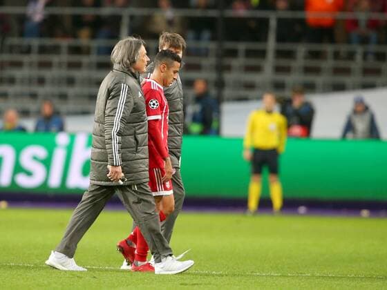 Doktor Hans-Wilhelm Mueller-Wohlfahrt Thiago Alcantara (FC Bayern Muenchen 6) muss Verletzt raus, RSC Anderlecht vs. FC Bayern Muenchen, Champions League, Fussball, 22.11.2017, Anderlecht Copyright: xLanger Eibner-Pressefotox EP_HLR
