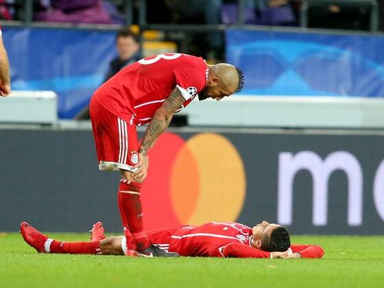 Arturo Vidal (FC Bayern Muenchen 23) Thiago Alcantara (FC Bayern Muenchen 6) muss Verletzt raus, RSC Anderlecht vs. FC Bayern Muenchen, Champions League, Fussball, 22.11.2017, Anderlecht Copyright: xLanger Eibner-Pressefotox EP_HLR
