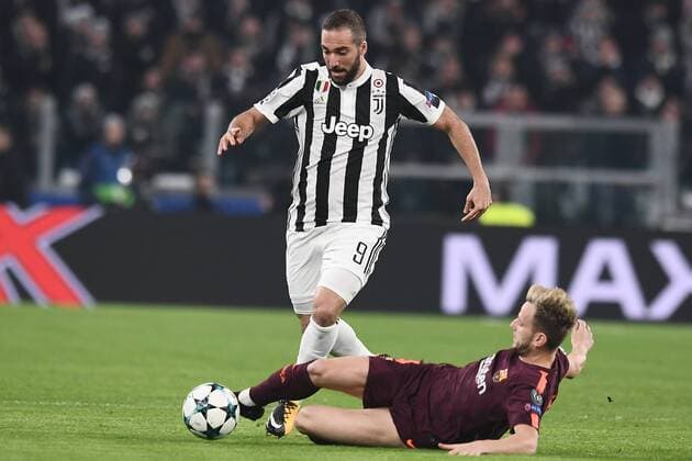 Mg Torino 22 11 2017 - Champions League IJuventus-Barcellona foto Matteo Gribaudi Image nella foto: Gonzalo Higuain-Ivan Rakitic 
