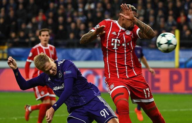 22.11.2017, xjhx, Fussball Champions League, RSC Anderlecht - FC Bayern Muenchen emspor, v.l. Lukasz Teodorczyk (RSC Anderlecht), Jerome Boateng (FC Bayern Muenchen) Anderlecht