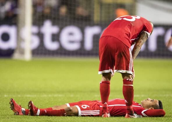 Anderlecht, 22.11.2017, Constant-Vanden-Stock Thiago (FCB) muss verletzt vom Platz RSC Anderlecht - FC Bayern München