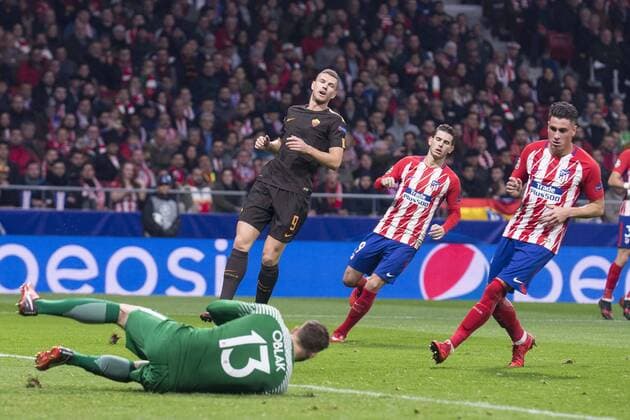 Atletico de Madrid Jan Oblak and Lucas Hernanez and Roma Edin Dzeko during UEFA Champions League match between Atletico de Madrid and Roma at Wanda Metropolitano in Madrid, Spain. November 22, 2017.  (20171122008)