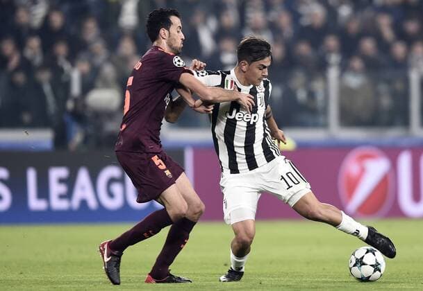 Themen der Woche - SPORT Bilder des Tages - SPORT Db Torino 22 11 2017 - Champions League Juventus-Barcellona foto Daniele Buffa Image nella foto: Paulo Dybala-Sergio Busquets 