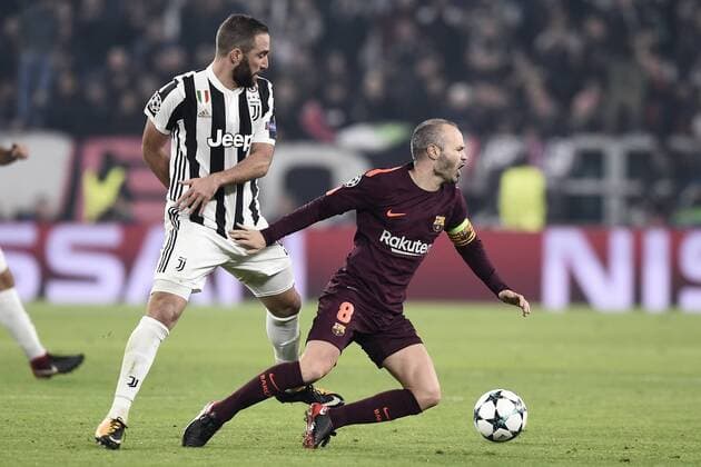 Db Torino 22 11 2017 - Champions League Juventus-Barcellona foto Daniele Buffa Image nella foto: Gonzalo Higuain-Andreas Iniesta 