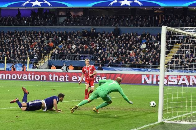 Fußball Champions League Gruppenphase 5. Spieltag RSC Anderlecht - FC Bayern München am 22.11.2017 im Constant-Vanden-Stock-Stadion in Anderlecht Tor zum 0:1 durch Robert Lewandowski ( München )