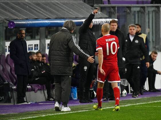 22.11.2017, xjhx, Fussball Champions League, RSC Anderlecht - FC Bayern Muenchen emspor, v.l. Arjen Robben (FC Bayern Muenchen) verletzt, Verletzung,e Anderlecht