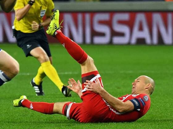 Bilder des Tages - SPORT 22.11.2017, xjhx, Fussball Champions League, RSC Anderlecht - FC Bayern Muenchen emspor, v.l. Arjen Robben (FC Bayern Muenchen) verletzt, Verletzung, Anderlecht