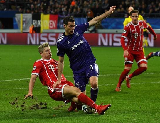 22.11.2017, xjhx, Fussball Champions League, RSC Anderlecht - FC Bayern Muenchen emspor, v.l. Robert Lewandowski (FC Bayern Muenchen), Uros Spajic (RSC Anderlecht) Anderlecht