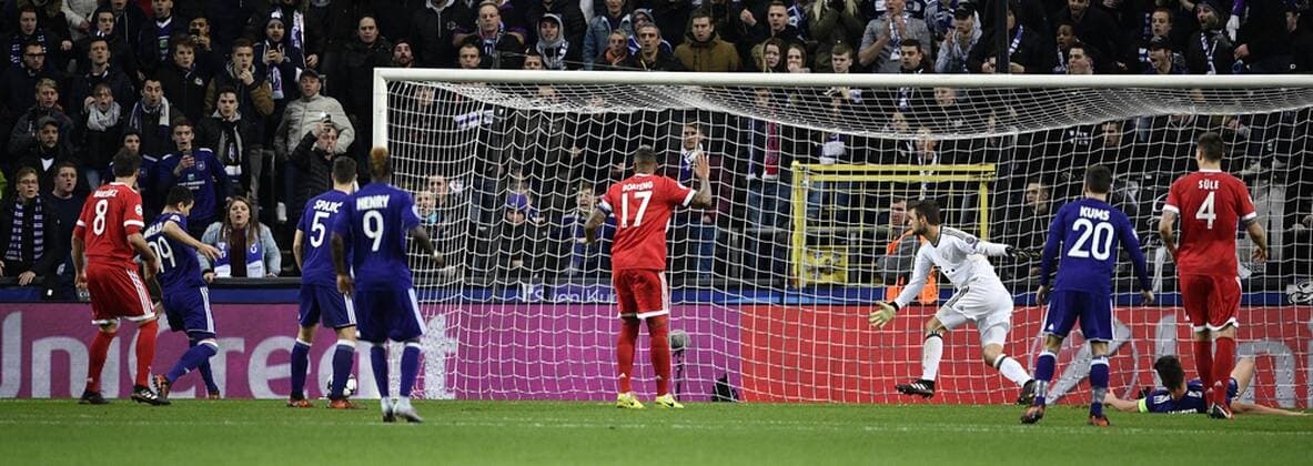 Anderlecht s Hamdi Harbaoui (L) scores a goal during a soccer match between Belgian club RSC Anderlecht and German team FC Bayern Munchen, Wednesday 22 November 2017 in Brussels, game five out of six in the group stage (Group B) of the UEFA Champions League competition. YORICKxJANSENS  x05206753x