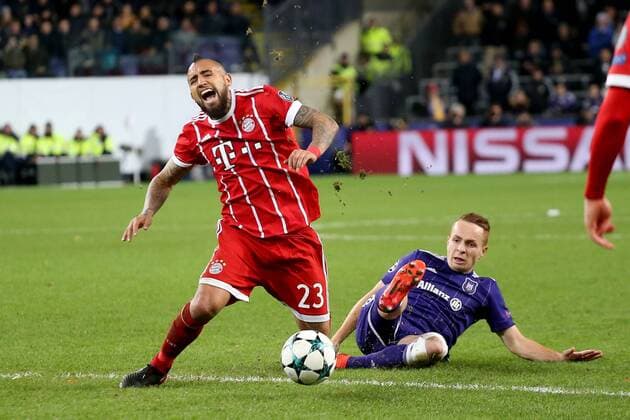 Arturo Vidal (FC Bayern Muenchen 23) Adrien Trebel ( RSC Anderlecht 25 ), RSC Anderlecht vs. FC Bayern Muenchen, Champions League, Fussball, 22.11.2017, Anderlecht Copyright: xLanger Eibner-Pressefotox EP_HLR