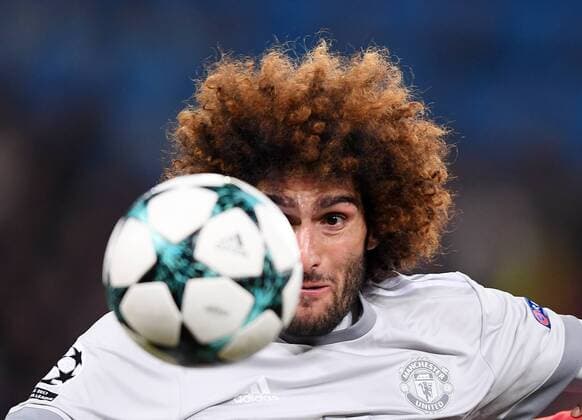 Themen der Woche - SPORT Bilder des Tages - SPORT FUSSBALL CHAMPIONS LEAGUE SAISON 2017 2018 GRUPPENPHASE FC Basel - Manchester United ManU FC 22.11.2017 Marouane Fellaini (Manchester United FC) visiert den Ball Basel