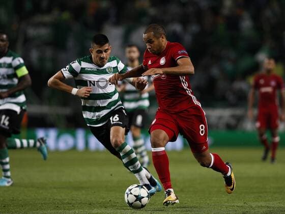 November 22, 2017 - Lisbon, Portugal - Sporting s midfielder Rodrigo Battaglia (L) vies for the ball with Olympiakos s defender Vadis Odjidja-Ofoe (R) during Champions League 2017 18 match between Sporting CP vs Olympiakos Piraeus, in Lisbon, on November 22, 2017. Sporting CP v Olympiakos Piraeus - UEFA Champions League  - ZUMAn230 20171122_zaa_n230_260 Copyright: xCarlosxPalmax