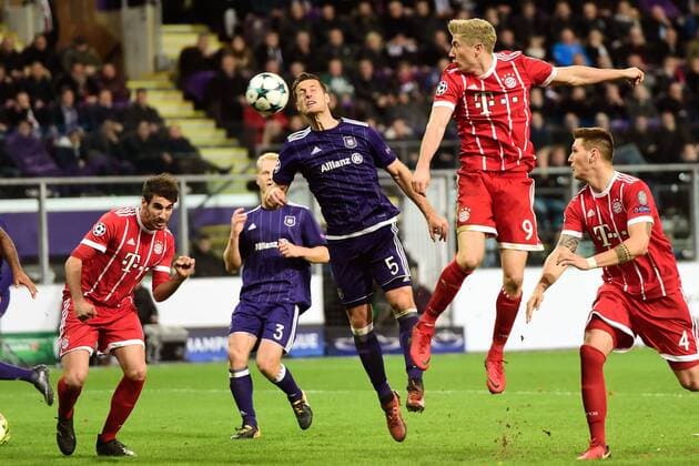 BRUSSELS, BELGIUM - NOVEMBER 22 : Uros Spajic defender of RSC Anderlecht battles for the ball with Robert Lewandowski forward of Bayern FOOTBALL : Anderlecht vs Bayern Munich - Ligue des Champions - 22 11 2017 PhotoNews Panoramic  775030972