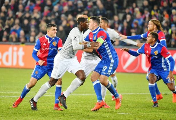 22.11.2017 Basel Stadion St.Jakob Park Fussball Herren Champions League FC Basel - Manchester United ManU 1:0 Bild zeigt Paul Pogba (Manchester) gegen Marek Suchy (FC Basel) Aktion Gestik