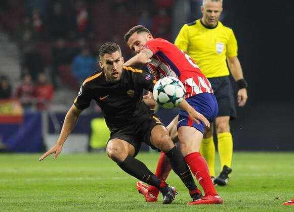 Atletico de Madrid s midfielder Saul and Roma s player Kevin Strootman during Champions League match between Atletico de Madrid and Roma at the Wanda Metropolitano stadium in Madrid, Wednesday, november. 22th 2017.  xIrinaxR.xH.x xAFP7x xAtleticoxdexMadridxvxRoma,xChampionsxLeague,xSpain,xNovx22thx201x
