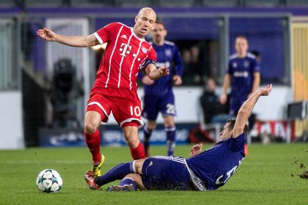 Belgium , Brussels , Nov 22 , 2017 - Soccer match between Belgian club RSC Anderlecht and German team FC Bayern Munchen , game five out of six in the group stage ( Group B ) of the UEFA Champions League competition - Arjen ROBBEN & Uros SPAJIC Copyright Danny Gys Reporters xxGYS 