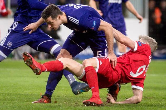 Belgium , Brussels , Nov 22 , 2017 - Soccer match between Belgian club RSC Anderlecht and German team FC Bayern Munchen , game five out of six in the group stage ( Group B ) of the UEFA Champions League competition - Uros SPAJIC & Robert LEWANDOWSKI Copyright Danny Gys Reporters xxGYS 