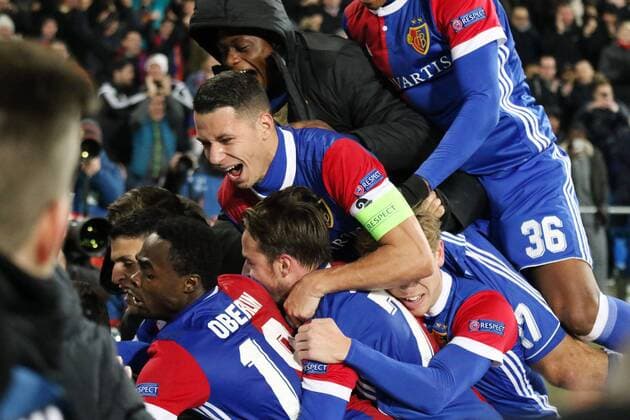 Emotionen pur: Die Spieler des FC Basel mit Marek Suchy (Basel) bejubeln den 1:0 Siegtreffer von Michael Lang (Basel), Fussball-CL: 5. Sptg., FC Basel vs. Manchester United ManU Basel CH Copyright: xHahnex Eibner-Pressefotox EP_joha