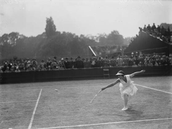 Tennis at Wimbledon . Miss Aussem in play against Miss C Tyrrell . 25 June 1929 UnitedArchives80957646 - 
