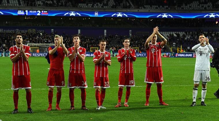 22.11.2017, xjhx, Fussball Champions League, RSC Anderlecht - FC Bayern Muenchen emspor, v.l. Bayerns Spieler bedankt bedanken sich bei den Fans Anderlecht