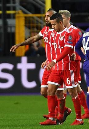 22.11.2017, xjhx, Fussball Champions League, RSC Anderlecht - FC Bayern Muenchen emspor, v.l. Arturo Vidal (FC Bayern Muenchen), Thiago Alcantara (FC Bayern Muenchen) Anderlecht