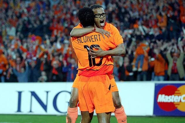Rotterdam , 29-03-2003 kwalificatie voor Euro 2004. Nederland - Tjechie 1-1. blijdschap bij edgar davids en patrick kluivert na de 1-0. nederland - tjechie
